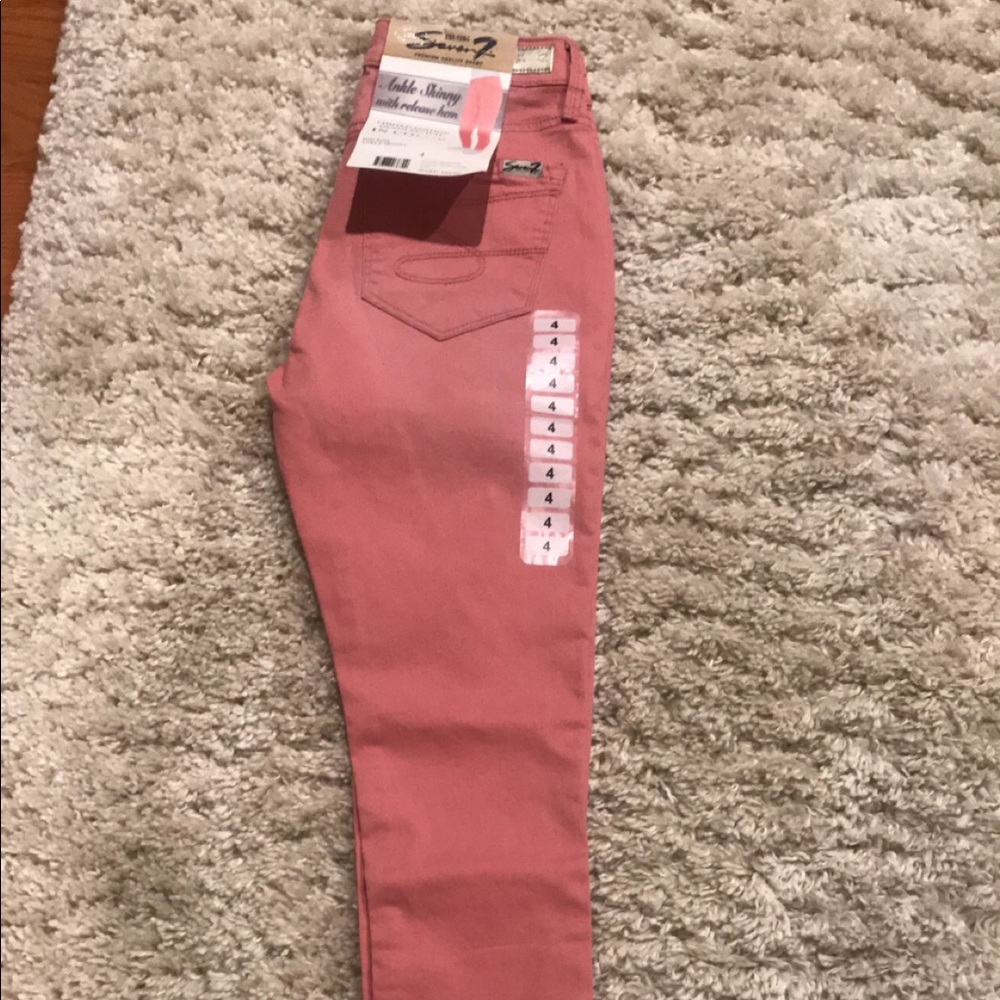 NWT must have skinny jeans. Color: Dusty Pink